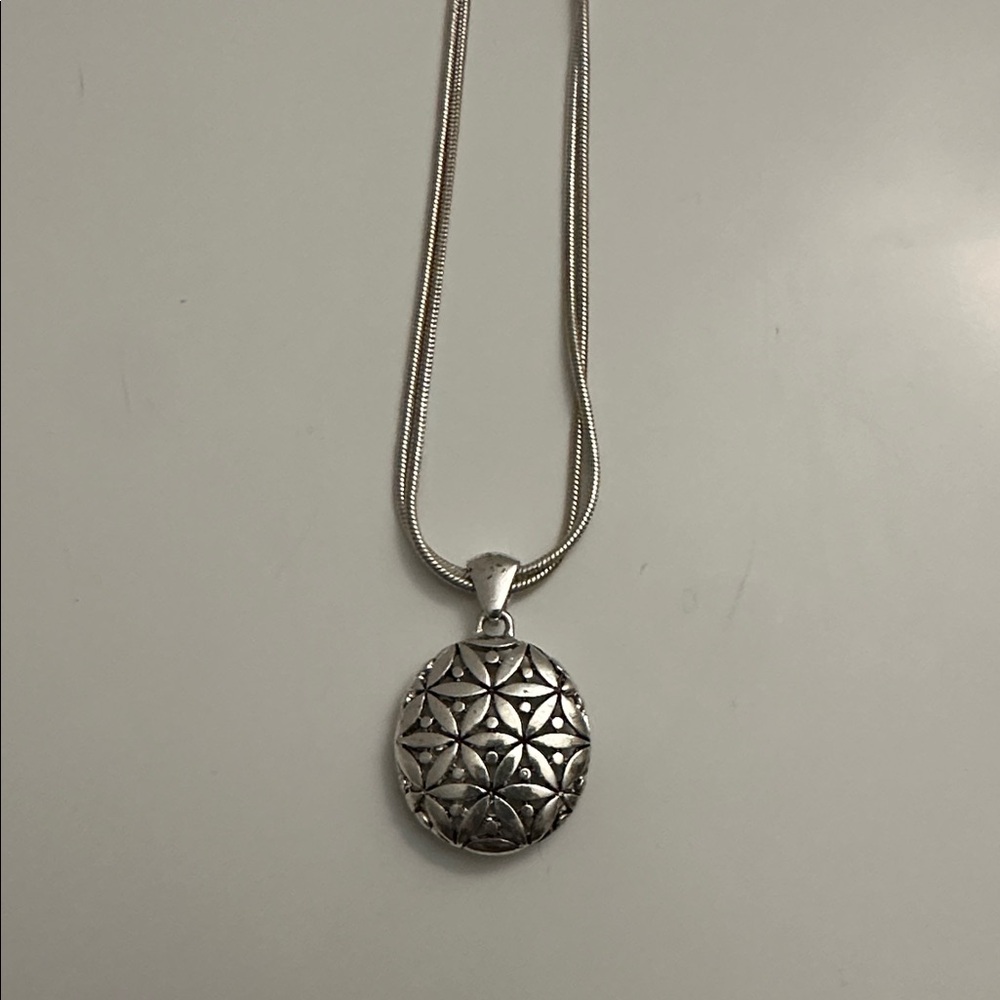 Silver Pendant Necklace